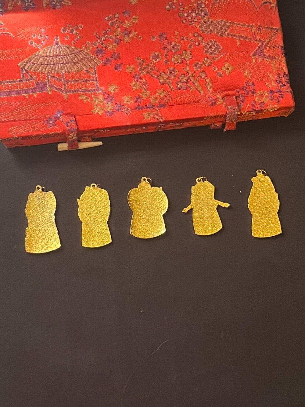 🎭Rare Vintage Enamel & Brass Chinese Opera Mask Pendant Set – Orig Brocade Box - Picture 8 of 16